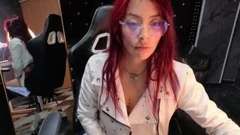 laura_b_ online show from May 30, 3:36 am