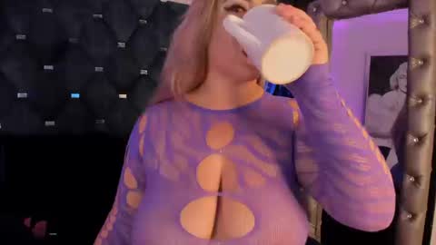 Snapshot of laura_bassi chatting on September 18, 4:03 am Laura Bassi online show from September 18, 4:03 am