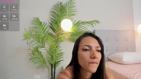 Snapshot of laura_bonnet_ chatting on January 16, 8:33 am Laura Bonnet online show from January 16, 8:33 am