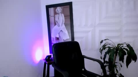 LAURA online show from November 13, 5:34 pm