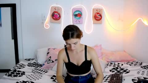 Snapshot of laura_candy02 chatting on April 27, 3:10 pm LAURA online show from April 27, 3:10 pm
