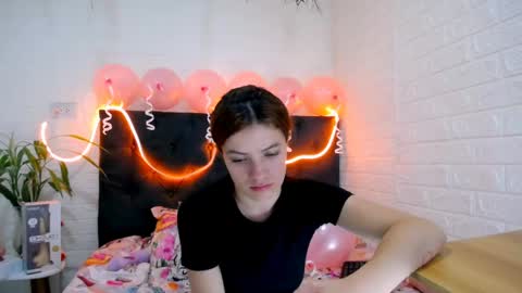 Snapshot of laura_candy02 chatting on April 29, 3:16 pm LAURA online show from April 29, 3:16 pm