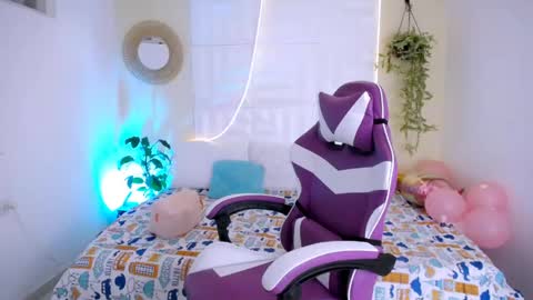 Snapshot of laura_candy02 chatting on May 2, 2:00 pm LAURA online show from May 2, 2:00 pm