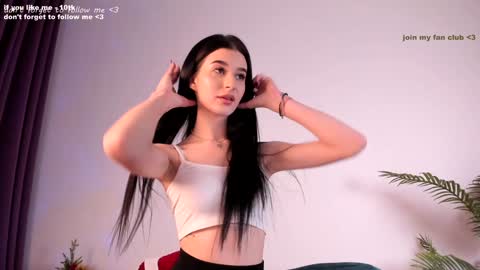 Laura online show from December 5, 2:42 am