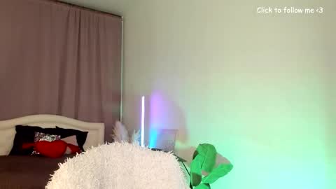 Laura online show from October 17, 7:27 pm