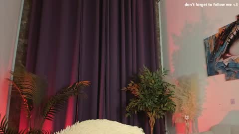 Laura online show from April 1, 8:17 pm