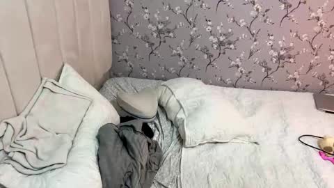 laura online show from January 21, 5:05 am