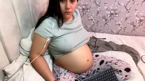 laura online show from January 25, 4:45 am