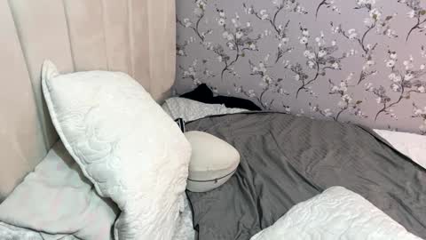 laura online show from February 1, 5:18 am