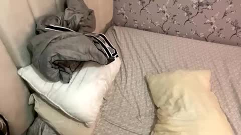 laura online show from February 15, 2:37 am