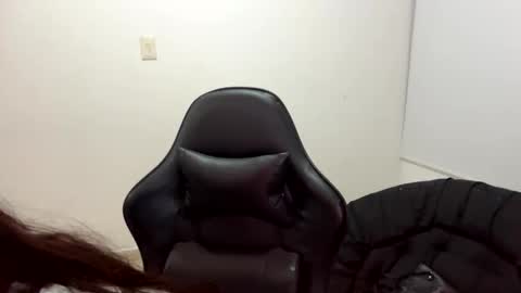 laura online show from November 19, 11:49 pm