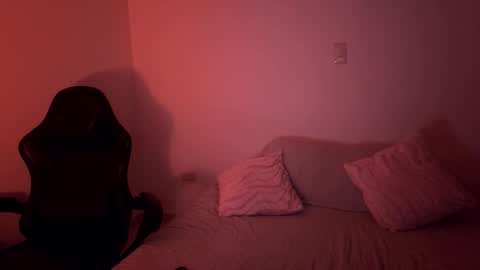 laura online show from February 1, 2:10 am