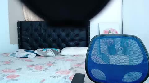 Snapshot of laura_fitness chatting on February 25, 7:36 pm LARRY LAURA AND CAPRICIO online show from February 25, 7:36 pm