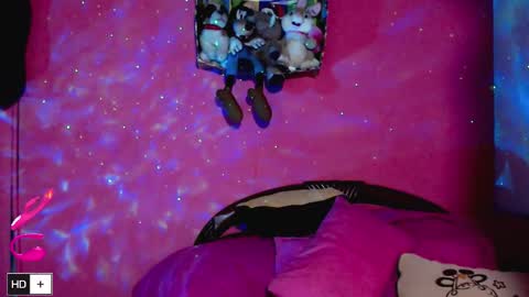 Snapshot of laura_fountain_ chatting on March 12, 12:22 pm weedcam Curly Laura OF online show from March 12, 12:22 pm