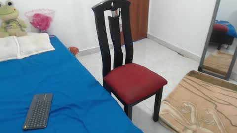 laura_foxx2379 online show from December 3, 5:00 pm