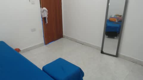 laura_foxx2379 online show from January 7, 5:04 pm