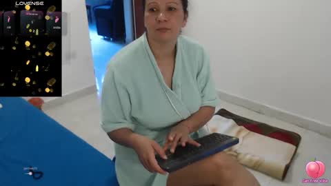 laura_foxx2379 online show from January 18, 8:34 pm