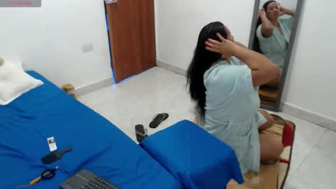 laura_foxx2379 online show from May 16, 3:33 pm