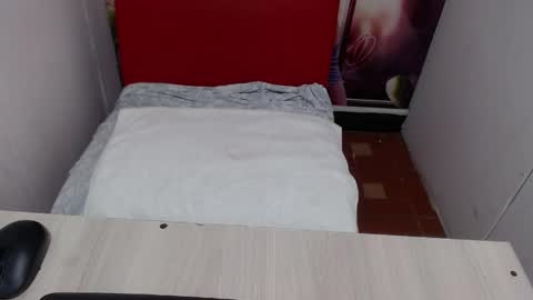  Laura  online show from April 5, 2:25 pm