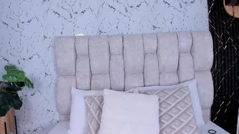 LauraIvy online show from November 25, 12:27 pm