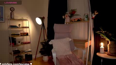 Laura Lee. online show from October 11, 10:52 pm