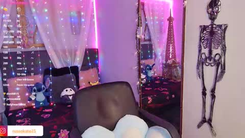 Snapshot of laura_olssen chatting on February 15, 3:50 pm Kate online show from February 15, 3:50 pm