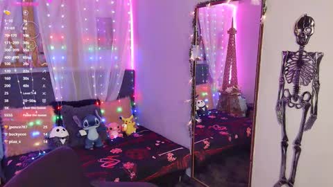 Snapshot of laura_olssen chatting on March 3, 3:42 pm Kate online show from March 3, 3:42 pm