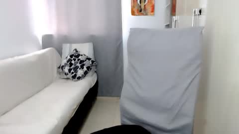 Snapshot of laura_pervert_ chatting on September 21, 8:10 pm Laura online show from September 21, 8:10 pm
