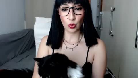 Snapshot of laura_pervert_ chatting on October 14, 10:54 pm Laura online show from October 14, 10:54 pm