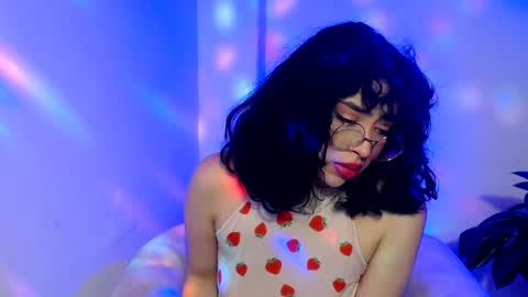 Snapshot of laura_pink01 chatting on February 7, 3:55 am laura_pink01 online show from February 7, 3:55 am