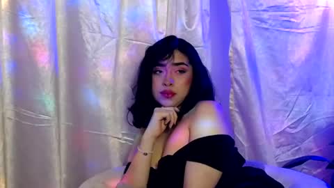 Snapshot of laura_pink01 chatting on February 13, 1:40 am laura_pink01 online show from February 13, 1:40 am