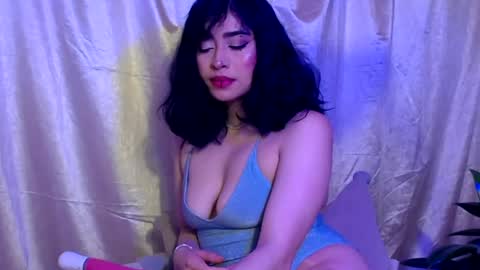 Snapshot of laura_pink01 chatting on March 2, 12:42 am laura_pink01 online show from March 2, 12:42 am