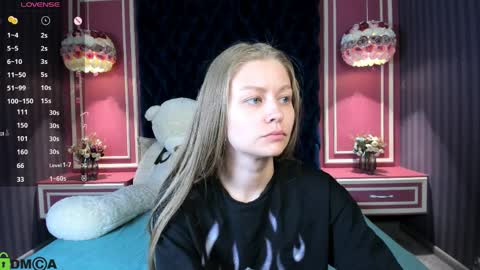 Laura online show from April 10, 3:06 pm