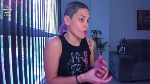 Snapshot of laura_r23 chatting on January 4, 8:48 pm Laura Rose online show from January 4, 8:48 pm