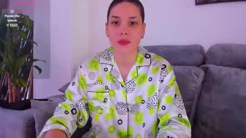 Snapshot of laura_r23 chatting on January 11, 6:23 pm Laura Rose online show from January 11, 6:23 pm