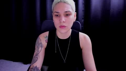 Snapshot of laura_r23 chatting on September 19, 2:46 am Laura Rose online show from September 19, 2:46 am