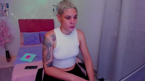 Snapshot of laura_r23 chatting on September 22, 12:45 am Laura Rose online show from September 22, 12:45 am