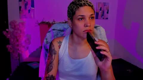 Laura Rose online show from October 25, 7:30 pm