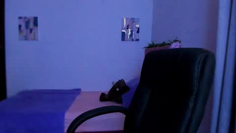 Laura Rose online show from December 15, 6:50 am