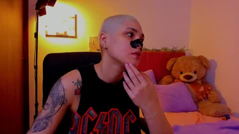 Laura Rose online show from April 2, 8:28 pm