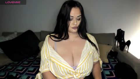 Laura online show from September 17, 4:19 pm