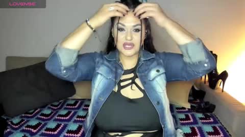 Laura online show from September 19, 4:29 pm