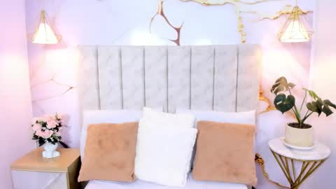 Laura Smith online show from March 18, 10:02 pm