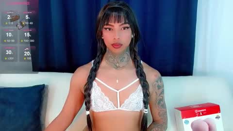 Laura online show from October 25, 3:36 am