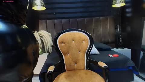 Snapshot of laura_wallets chatting on February 26, 6:29 pm Laura wallets online show from February 26, 6:29 pm