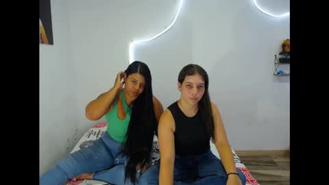 LAURA AND SCARLETT online show from September 17, 5:03 pm