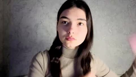 Snapshot of lauraback chatting on February 18, 12:45 pm Laura online show from February 18, 12:45 pm