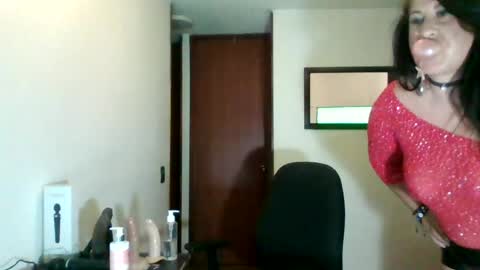 Snapshot of laurabella50 chatting on June 13, 12:52 am laurabella online show from June 13, 12:52 am