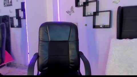 Snapshot of laurablue_ chatting on February 7, 1:58 am Laura Blue online show from February 7, 1:58 am