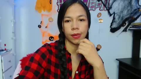 lauracb          online show from October 22, 5:41 am